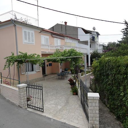 Apartments & Rooms Karmela Banjol Chambre photo