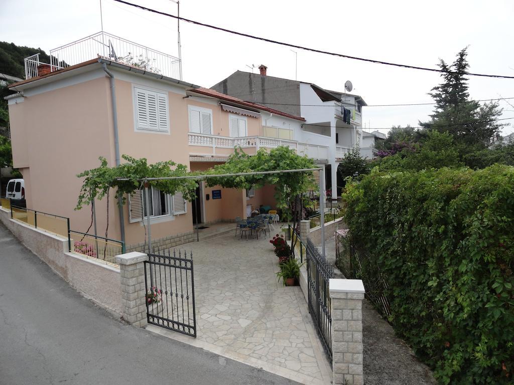 Apartments & Rooms Karmela Banjol Chambre photo