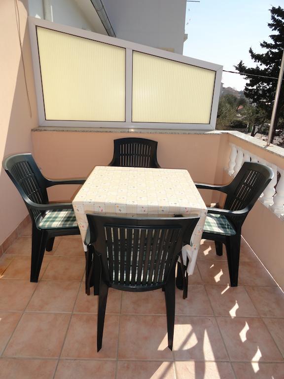 Apartments & Rooms Karmela Banjol Chambre photo